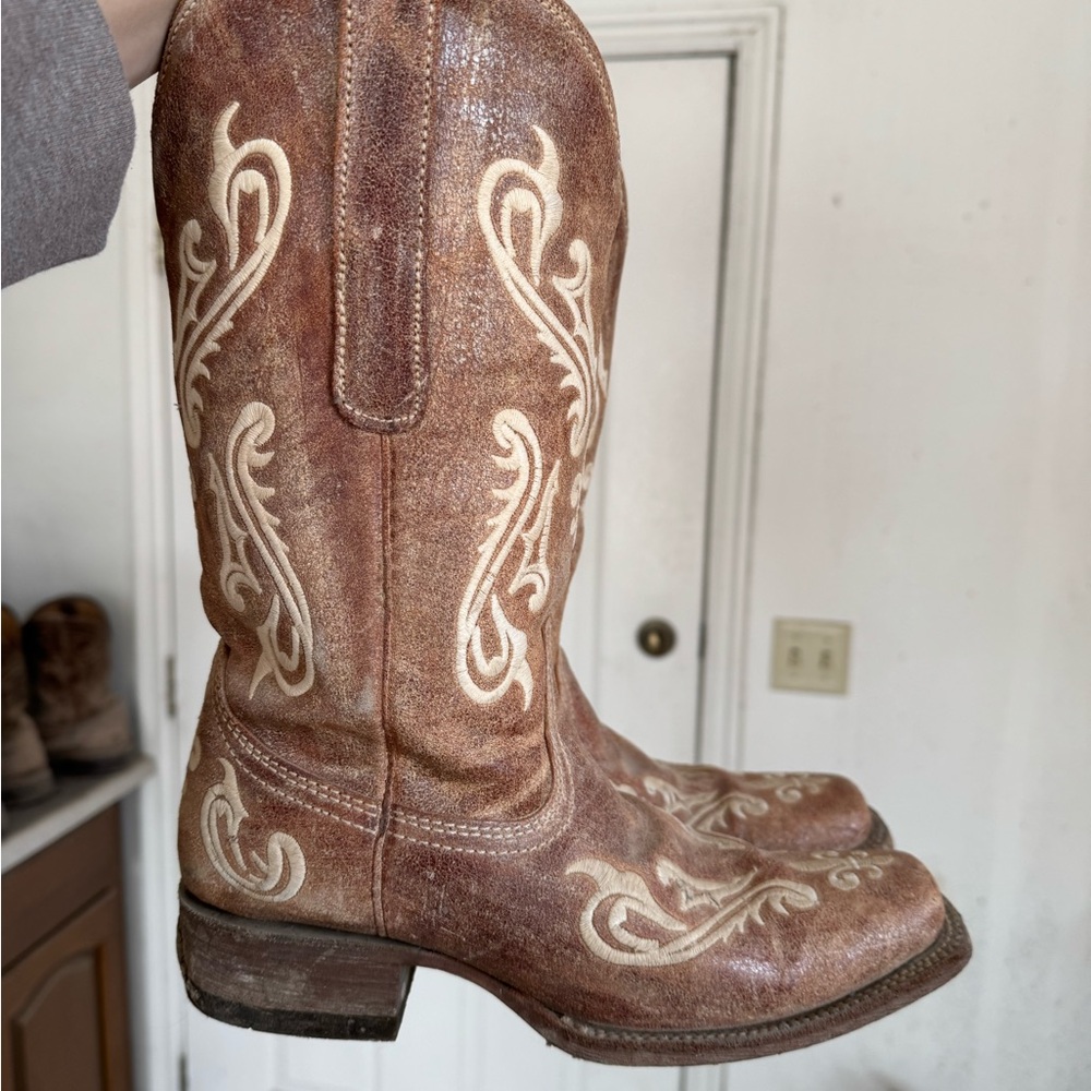 Corral Brown and Cream Heeled Boots with Intricate Stitching